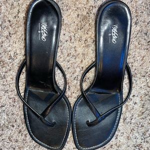 Short heel black strappy sandals